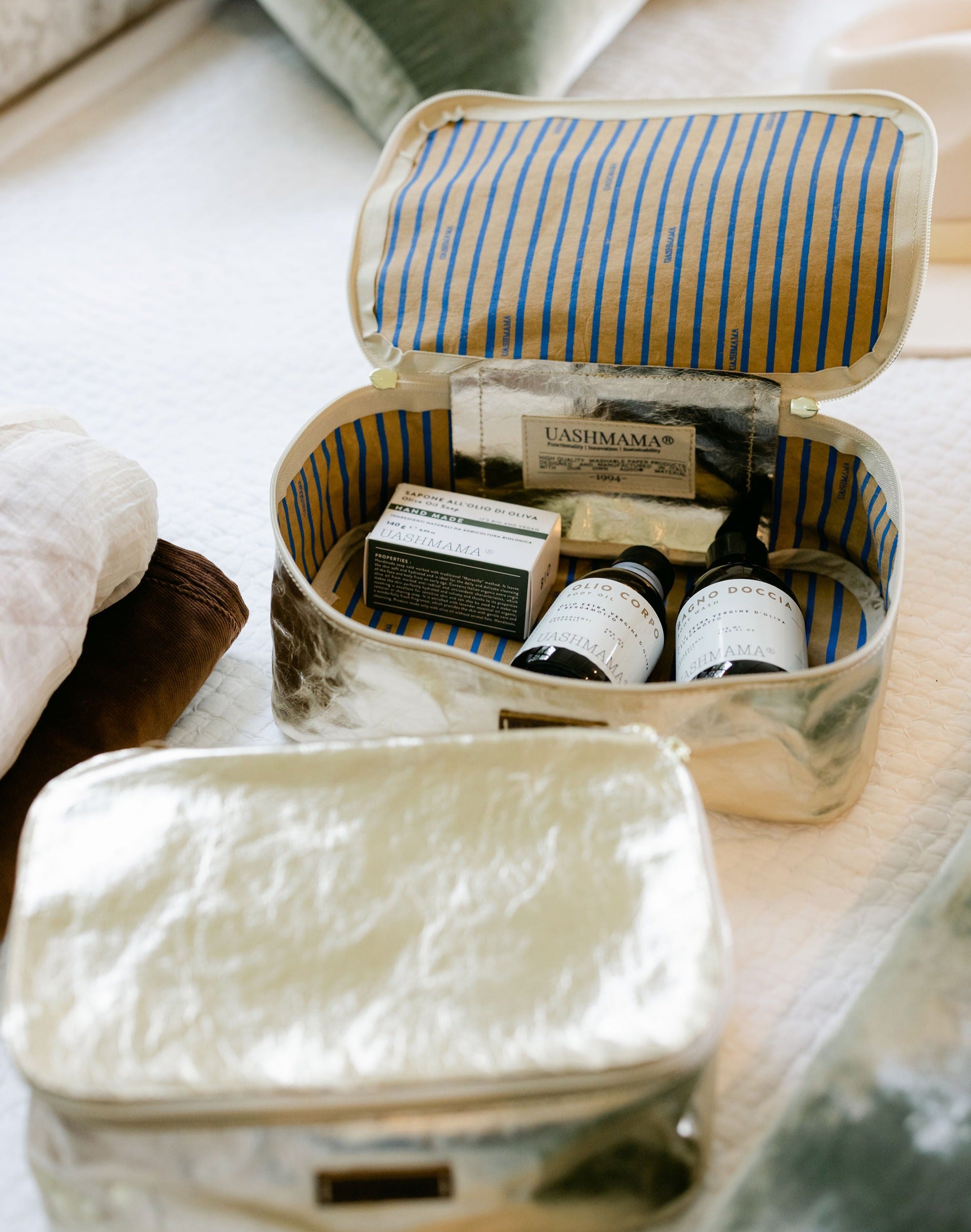 LIPARI TOILETRY CASE