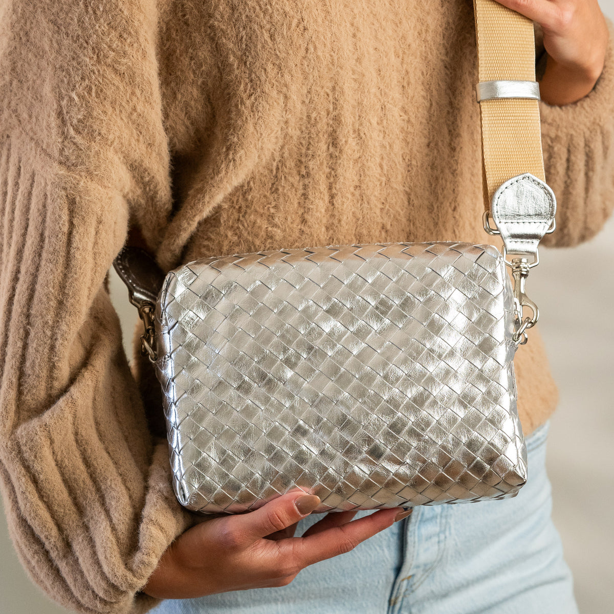 #color_woven silver