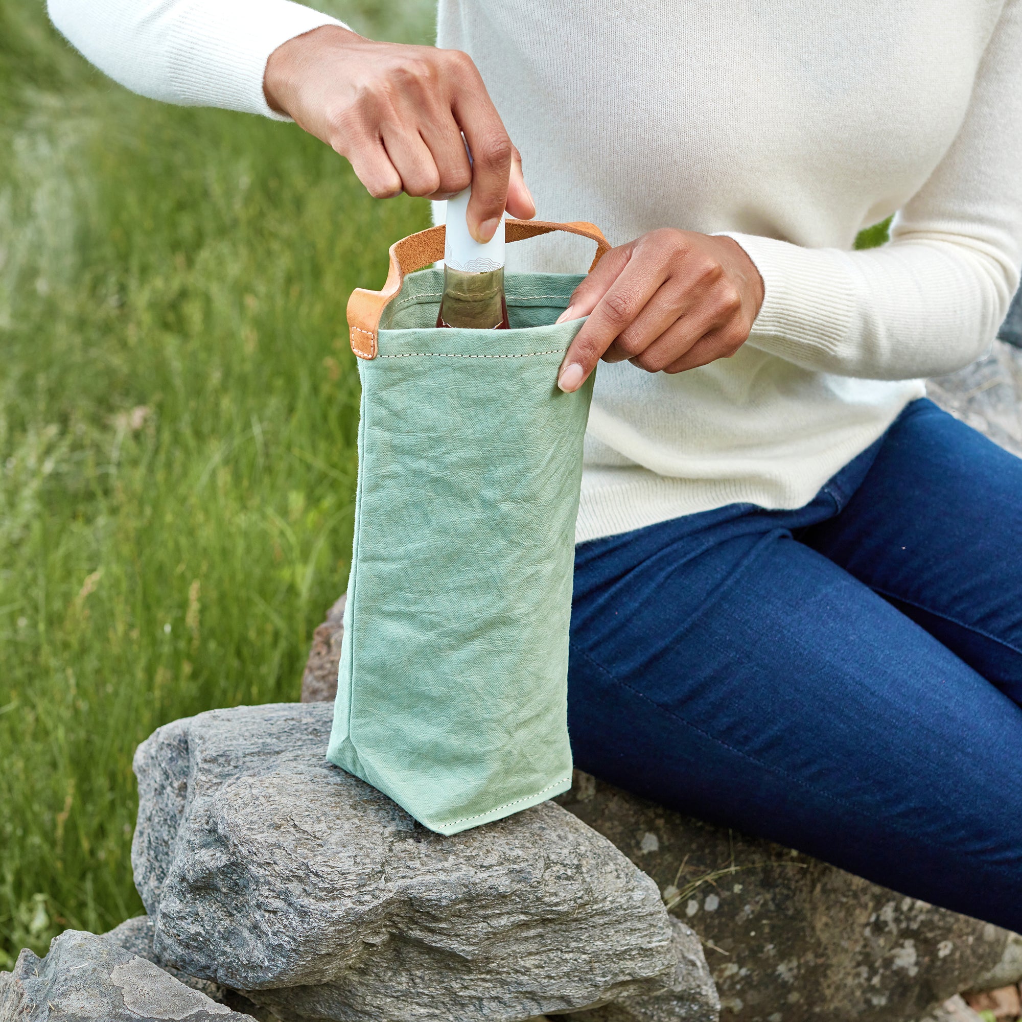 WINE BAG CARRYING TOTE