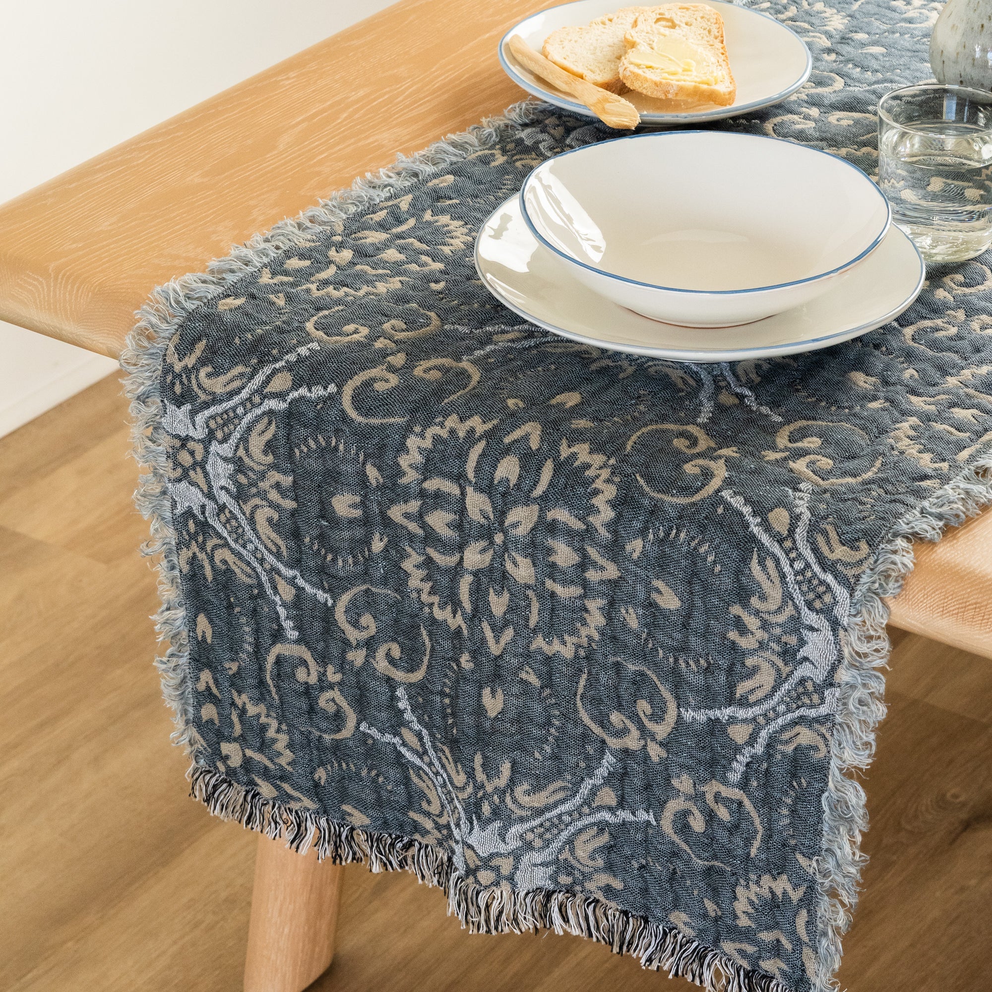 STELLE TABLE RUNNER