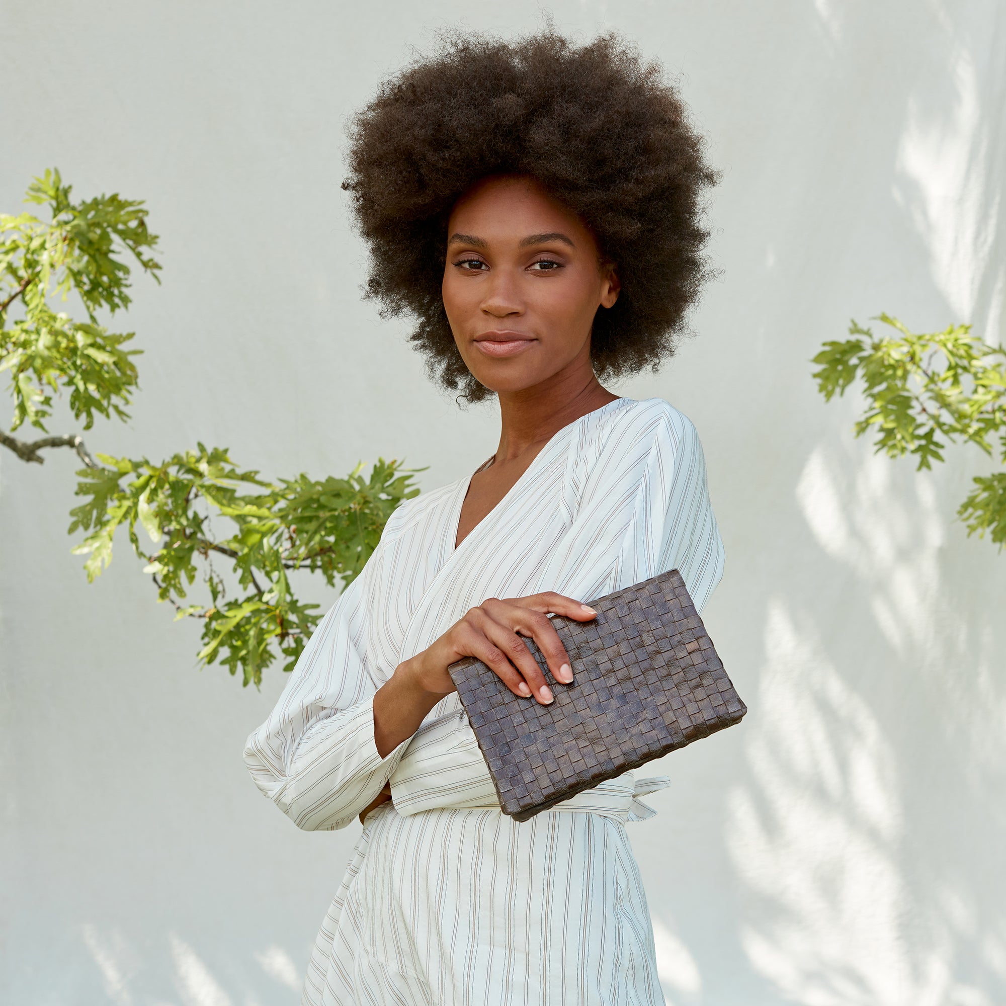 MARU CLUTCH WOVEN CAMEL