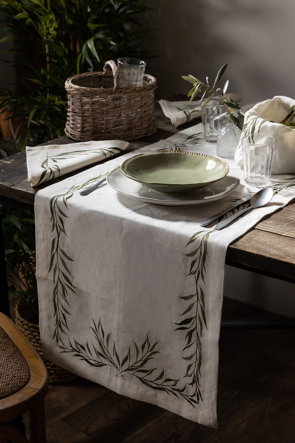 TABLE RUNNER OLIVA LEAF