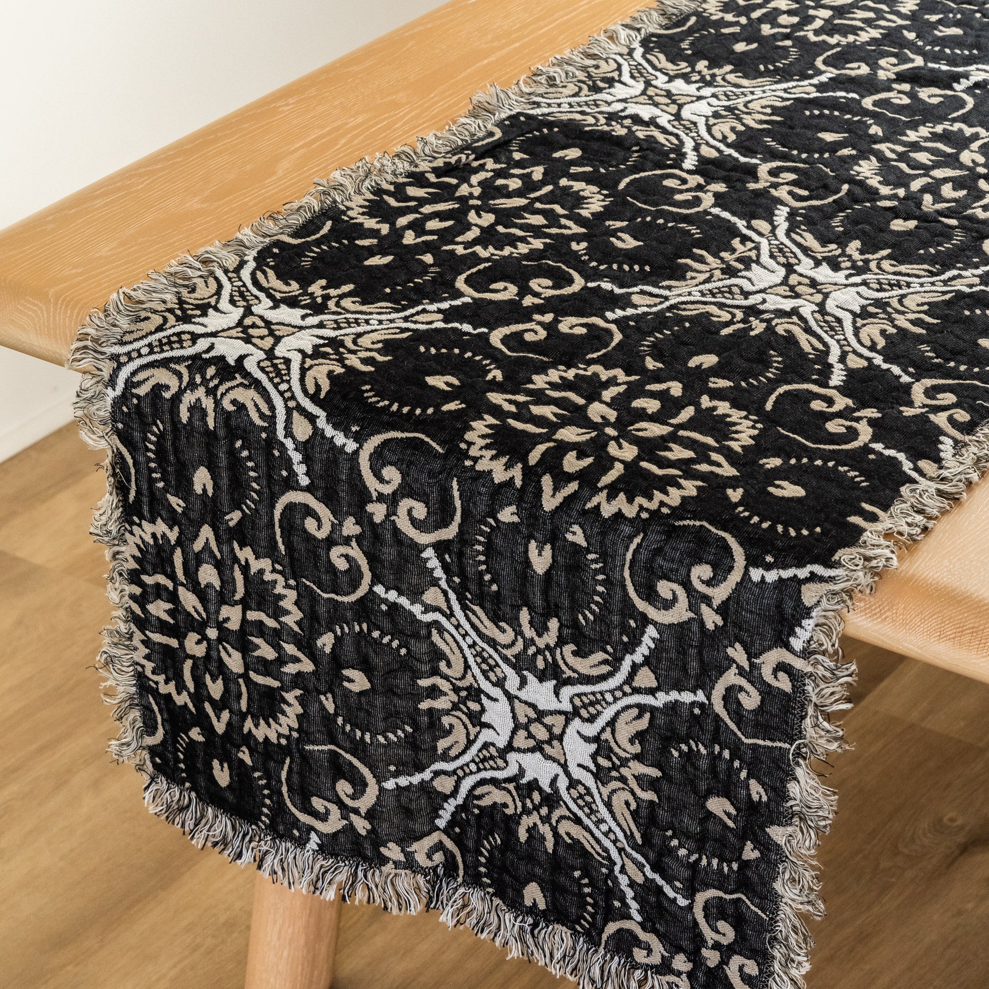 STELLE TABLE RUNNER