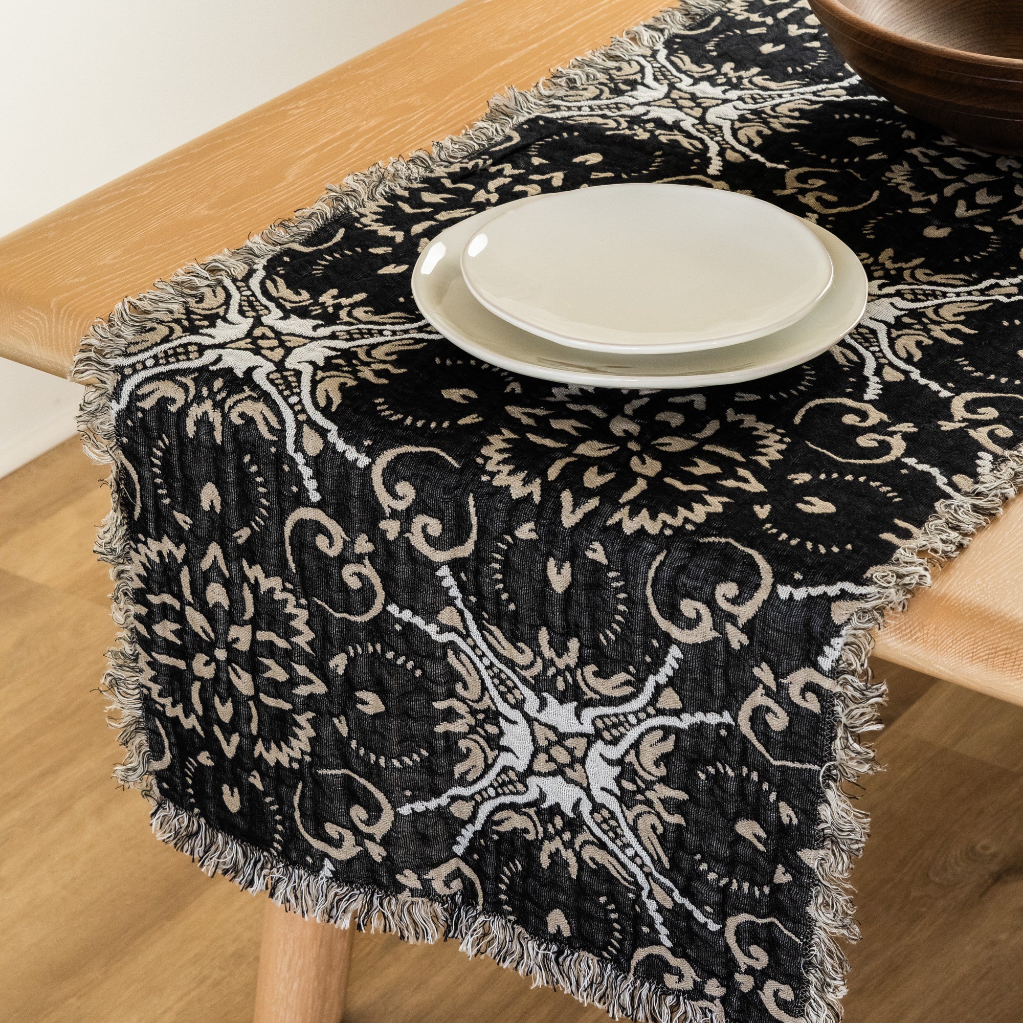 STELLE TABLE RUNNER