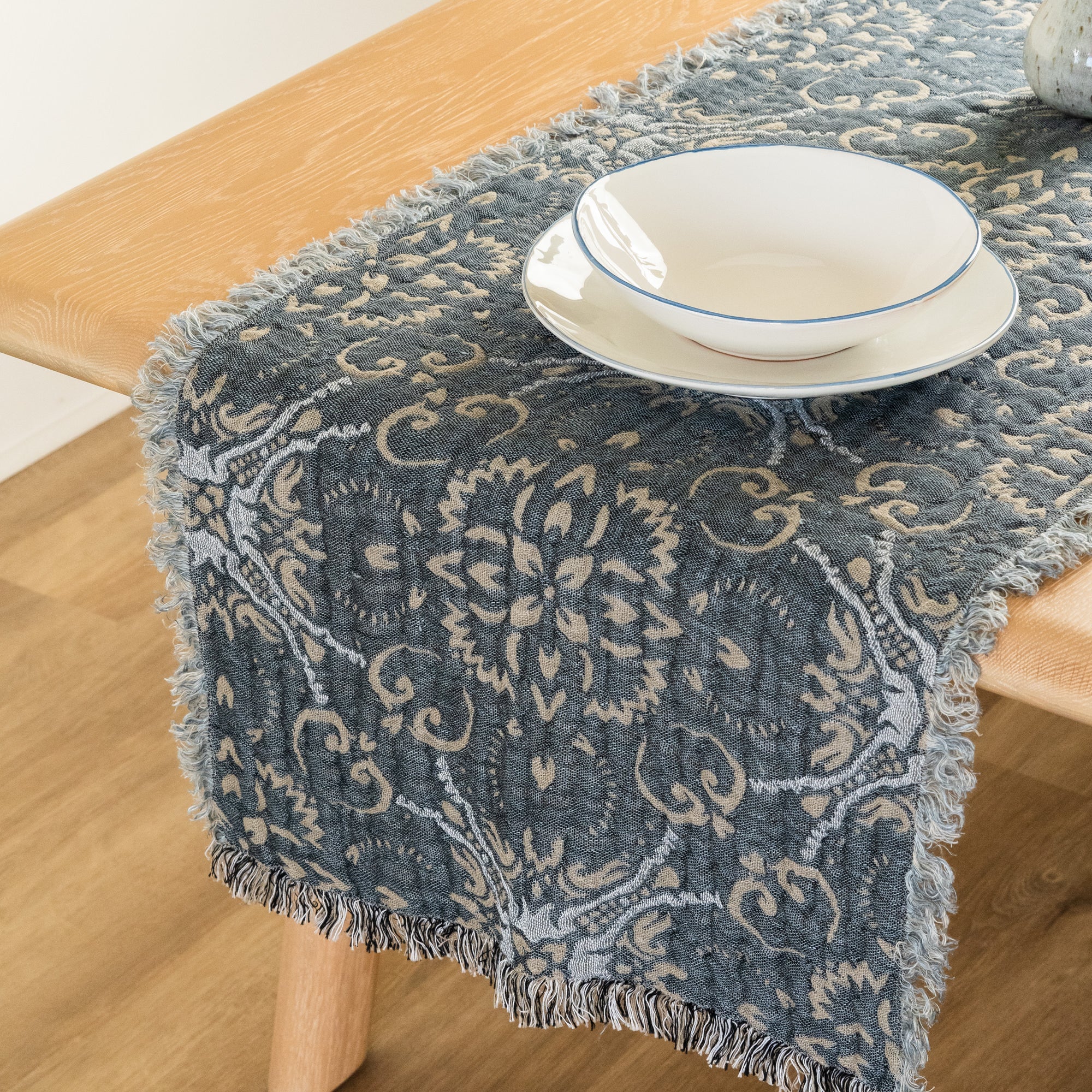 STELLE TABLE RUNNER