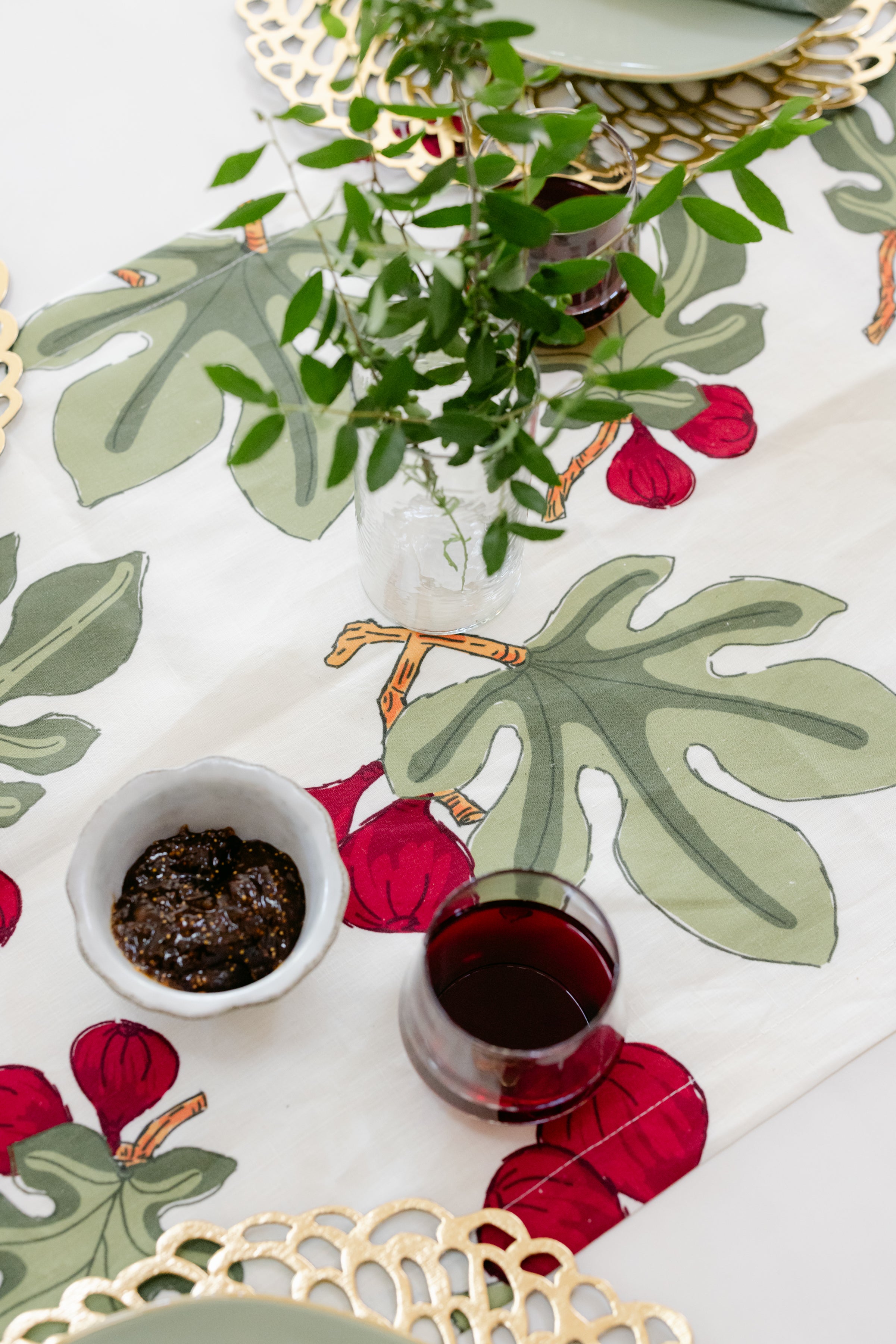 TABLE RUNNER FIG
