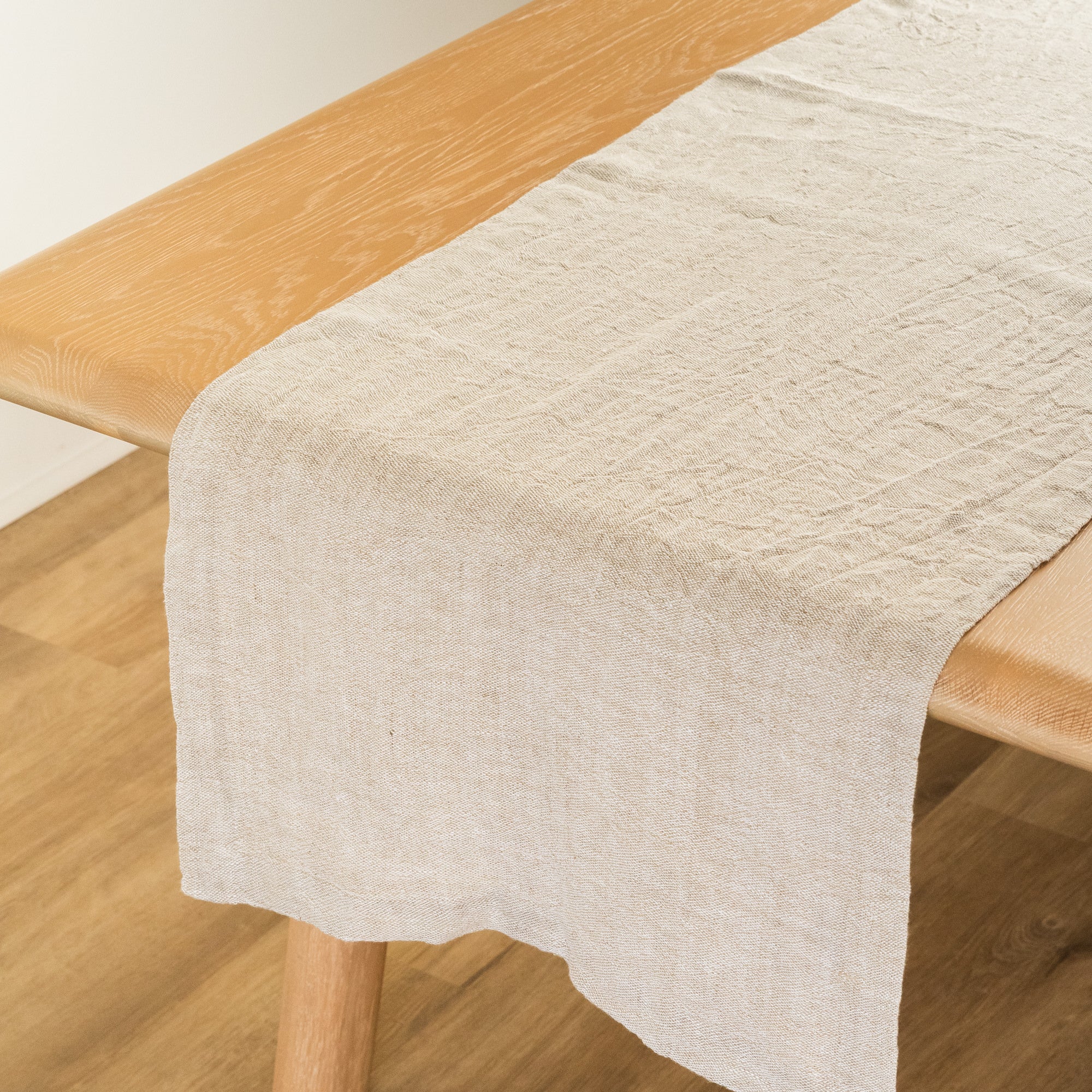 SIMPLE EDGED LINEN RUNNER