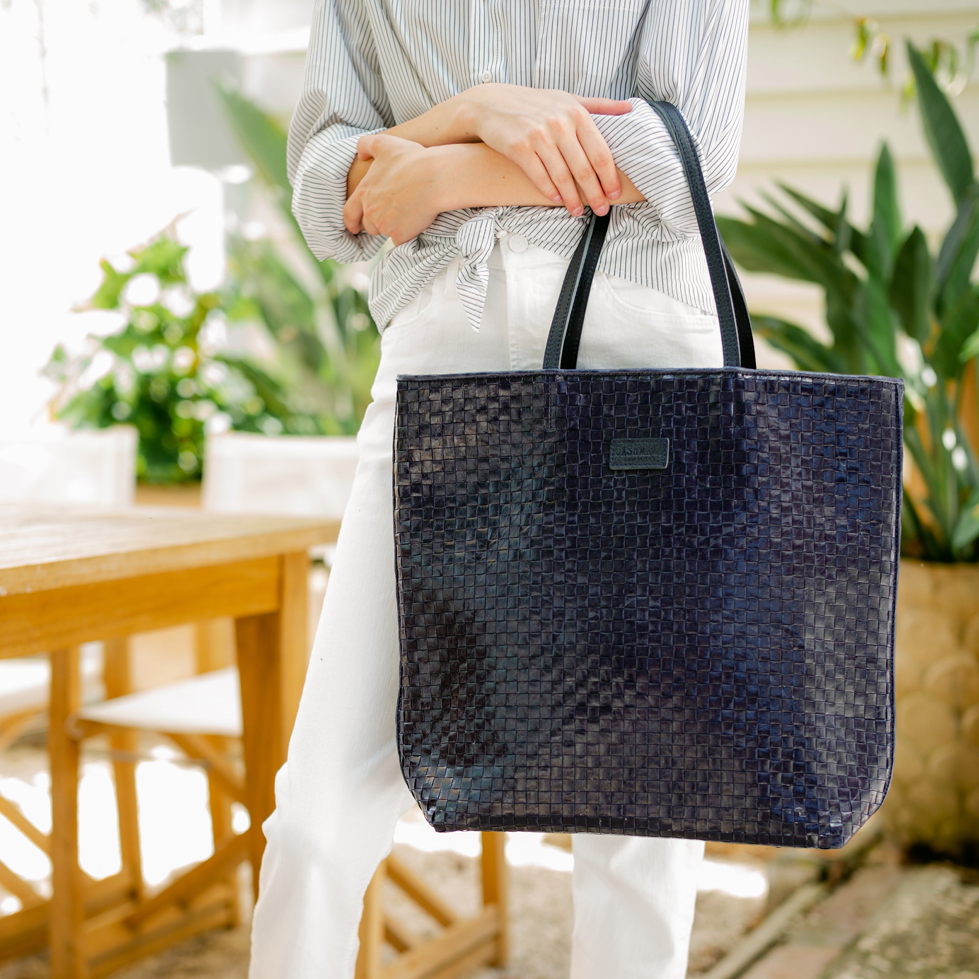 TOSCA WOVEN OVERSIZED TOTE BAG
