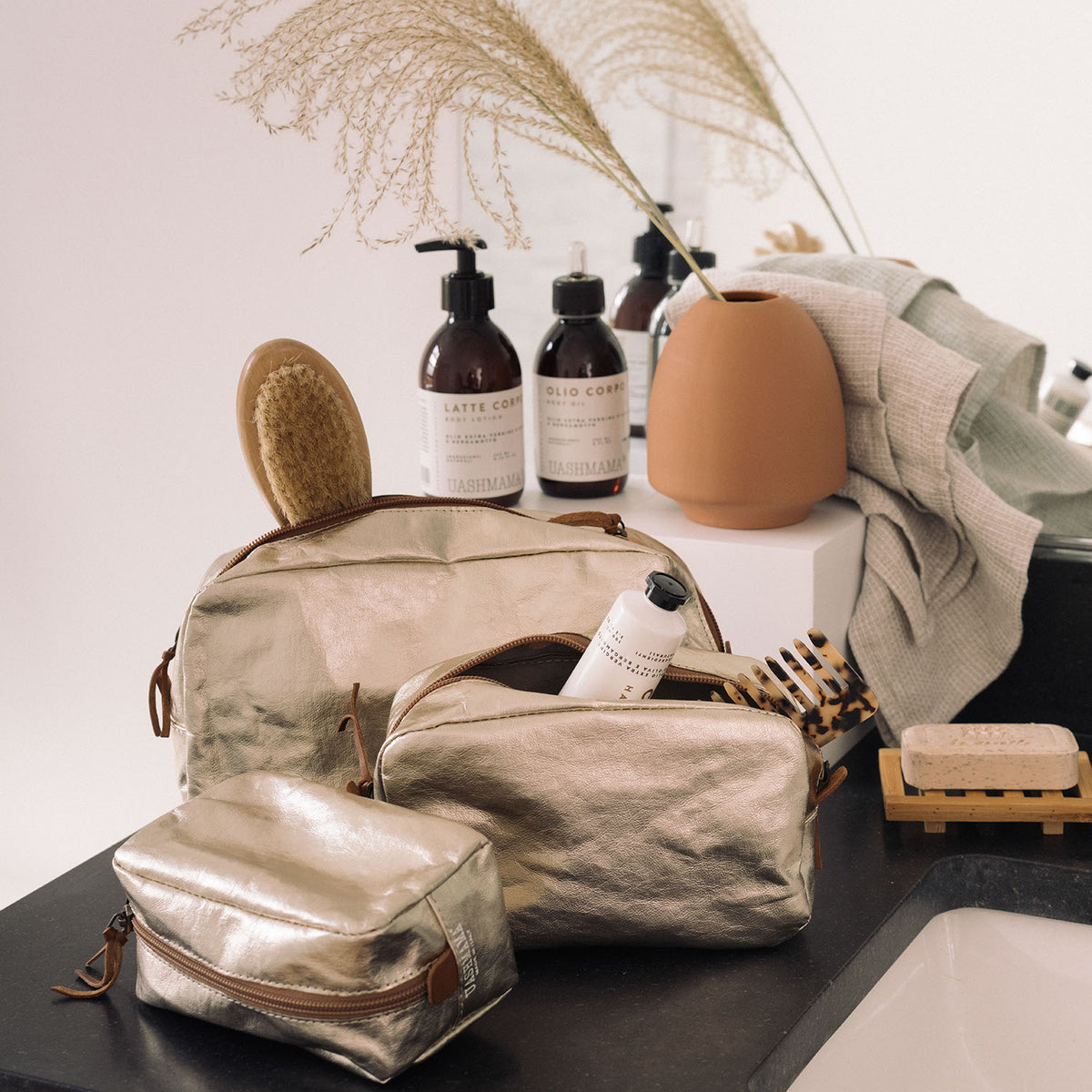 COSMETIC BAG BEAUTY CASE